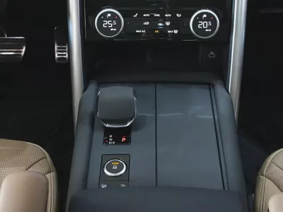2024 - Land Rover Discovery R-Dynamic HSE for 239,000.00 AED-17