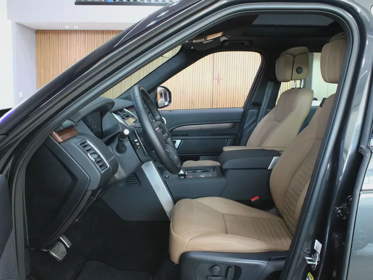 2024 - Land Rover Discovery R-Dynamic HSE for 239,000.00 AED-10-10
