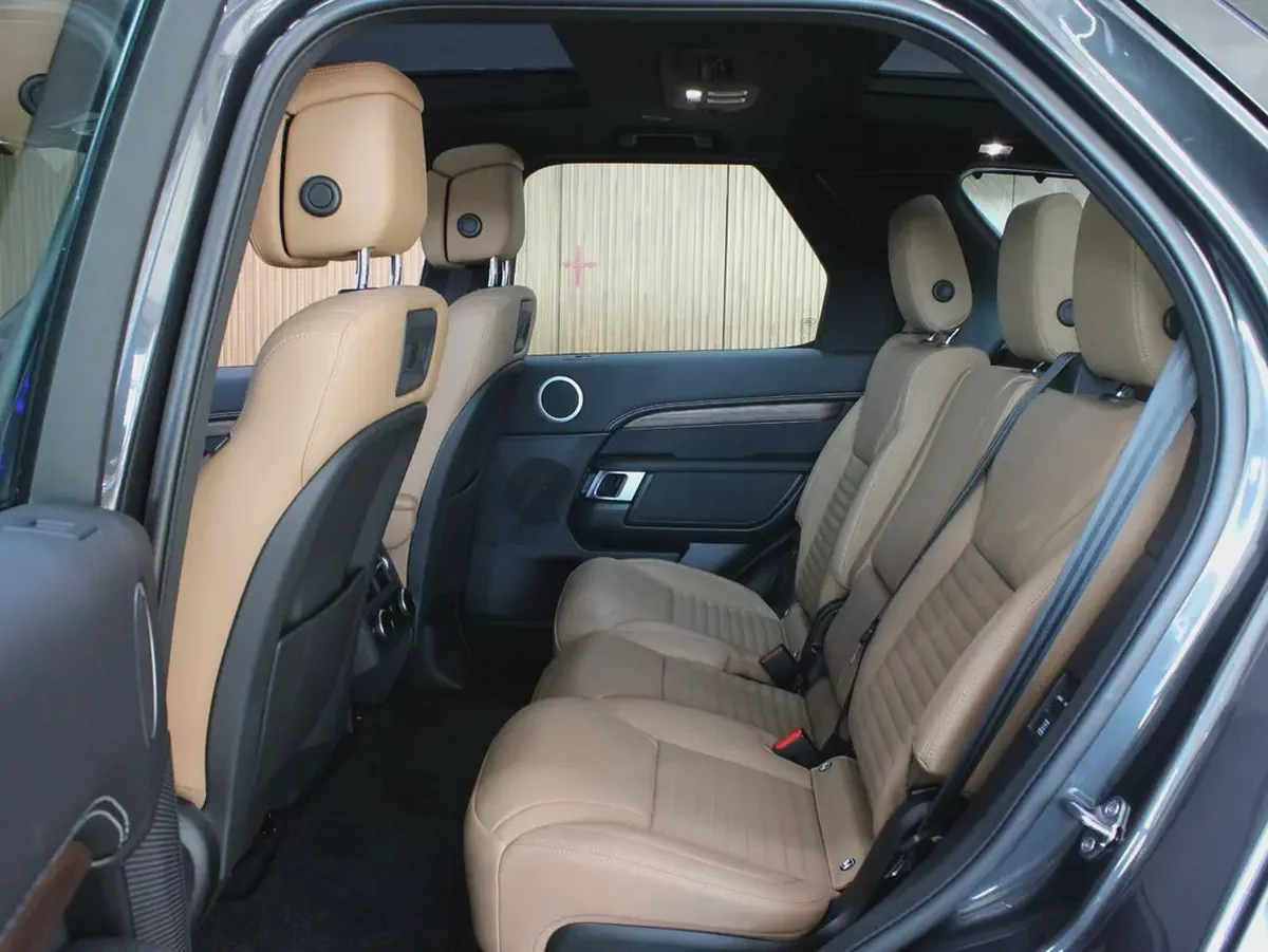 2024 - Land Rover Discovery R-Dynamic HSE for 239,000.00 AED-12-12