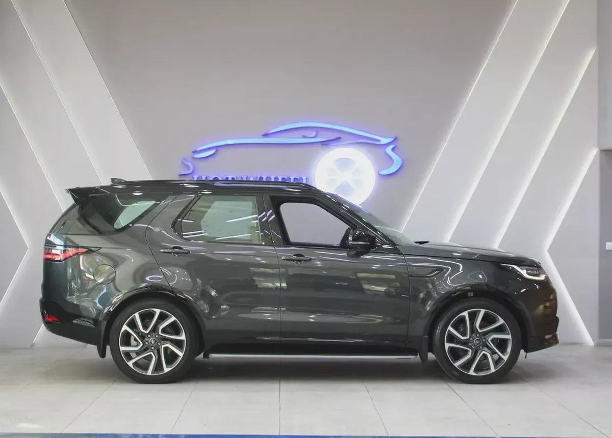 2024 - Land Rover Discovery R-Dynamic HSE for 239,000.00 AED-5-5