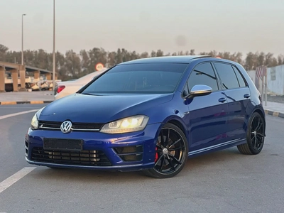 2016 Volkswagen Golf R - مواصفات خليجية بحالة جيدة-0