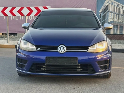 2016 Volkswagen Golf R - مواصفات خليجية بحالة جيدة-1