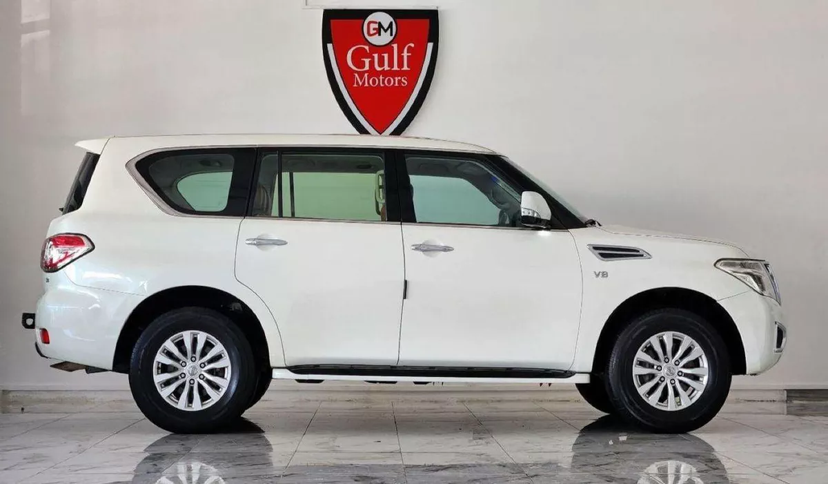 Nissan Patrol SE T2 LEATHER V8 5.6L-8CYL EXCELLENT CONDITION- SUNROOF - LEATHER INTERIOR-2-0