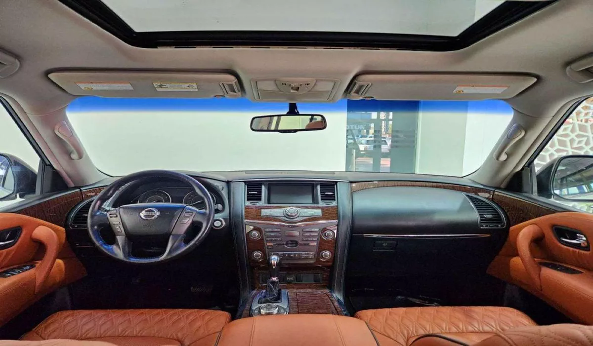 Nissan Patrol SE T2 LEATHER V8 5.6L-8CYL EXCELLENT CONDITION- SUNROOF - LEATHER INTERIOR-5-0