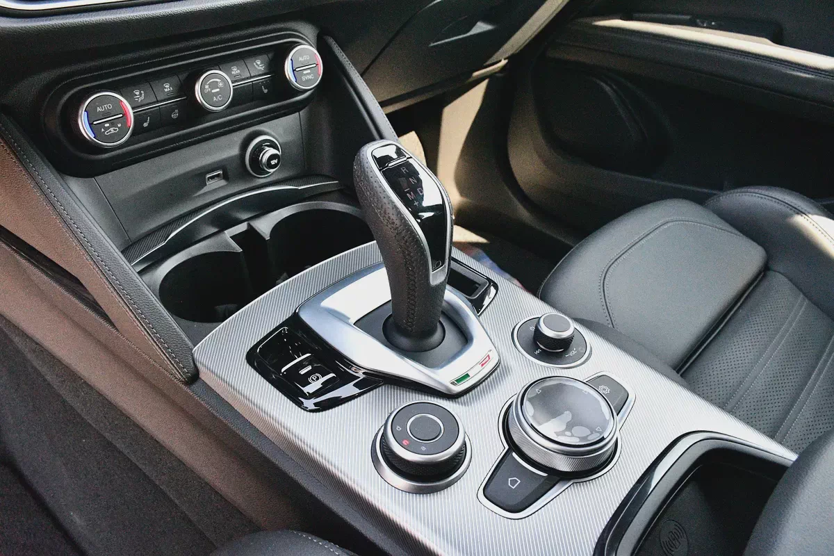 AED 2,605 / Month | Alfa Romeo | Stelvio Veloce MCA | 2024 | Gargash Warranty and Service-12-12