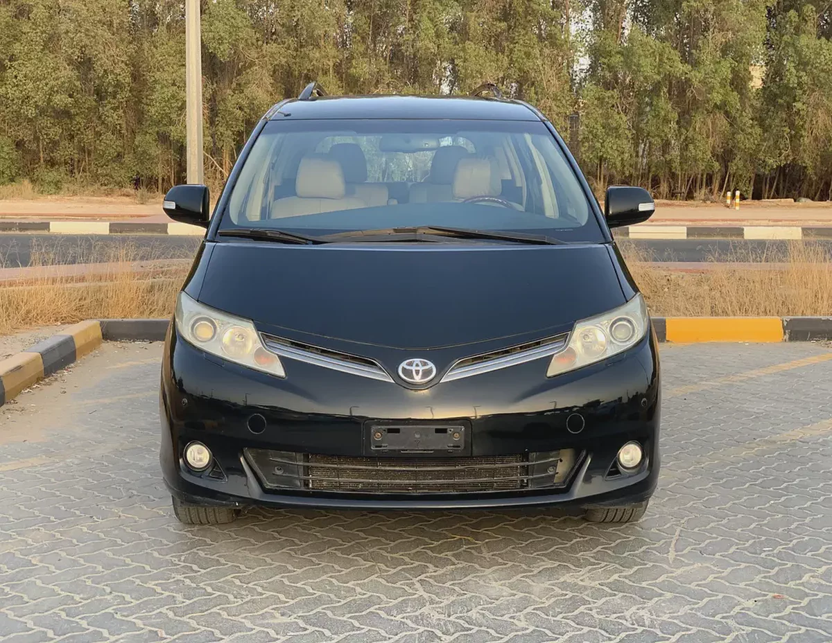 Toyota Previa SE | Model 2017 | GCC Specs | 7 seater-1-1