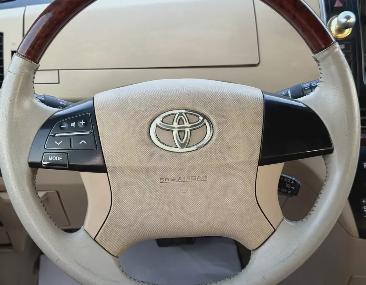 Toyota Previa SE | Model 2017 | GCC Specs | 7 seater-8-8