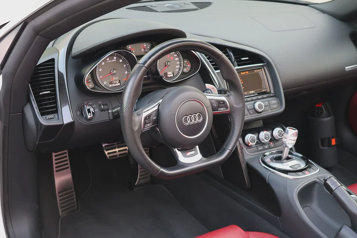 (2016) AUDI- R8 SPYDER -45000KM-GCC SPECS- PERFECT CONDITION-11-11