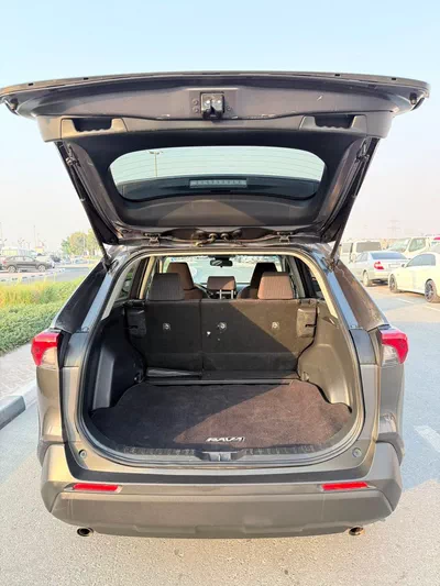 Toyota RAV4 LE 2019 RAV4-17
