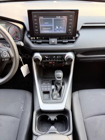 Toyota RAV4 LE 2019 RAV4-6