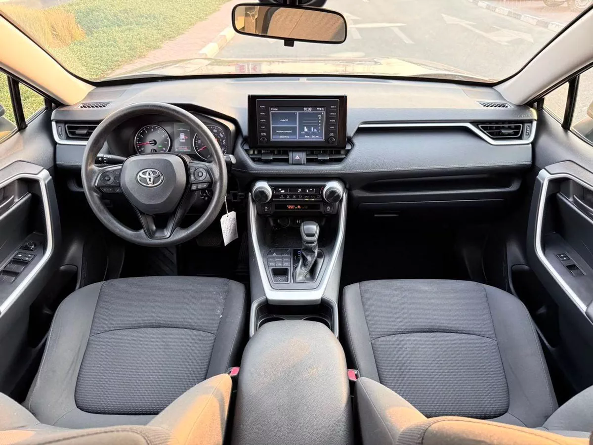 Toyota RAV4 LE 2019 RAV4-4-0