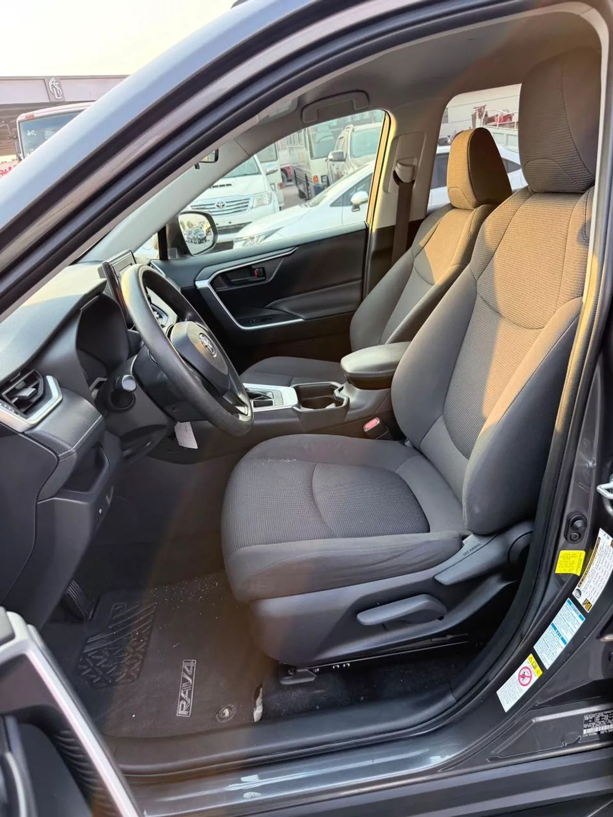 Toyota RAV4 LE 2019 RAV4-5-0