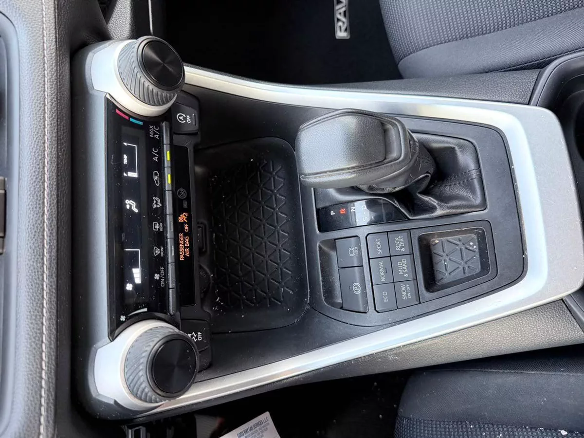 Toyota RAV4 LE 2019 RAV4-8-0