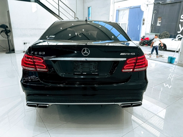 2010 Mercedes-Benz E 63 AMG 6.5L V8 // Cash / Credit Card
