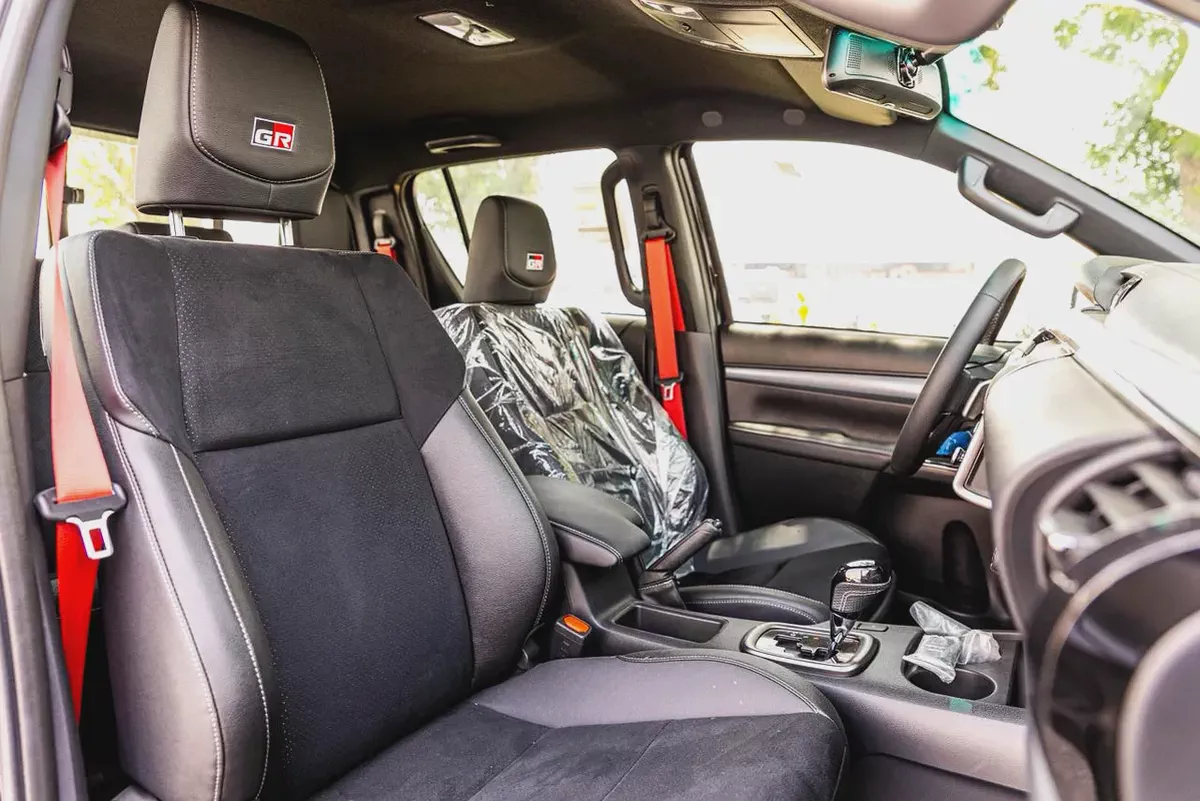 2026 TOYOTA HILUX 4WD 4.0 GR SPORT EXL FOR EXPORT AED 170,000/--15-15