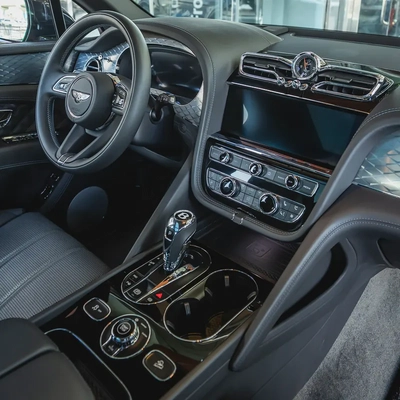 2023  BENTLEY BENTAYGA S HYBIRD  DONE  ONLY 18,000KM-7