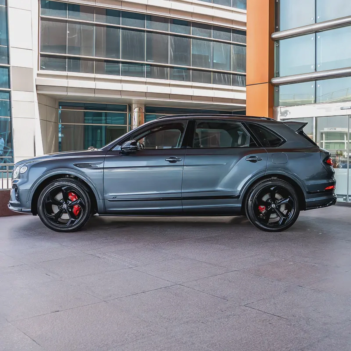 2023  BENTLEY BENTAYGA S HYBIRD  DONE  ONLY 18,000KM-3-3