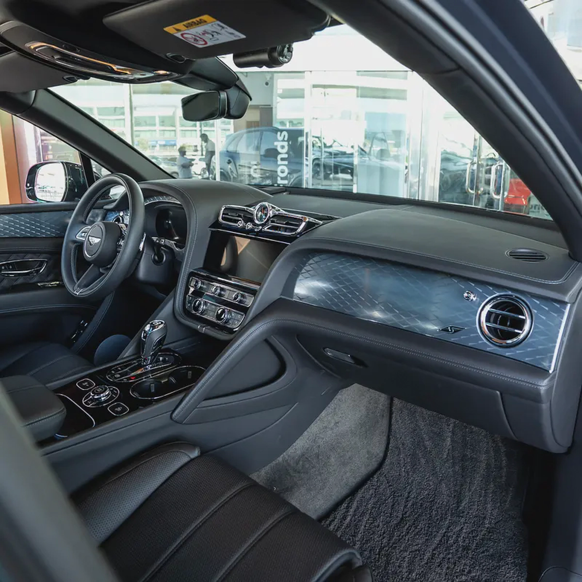 2023  BENTLEY BENTAYGA S HYBIRD  DONE  ONLY 18,000KM-6-6