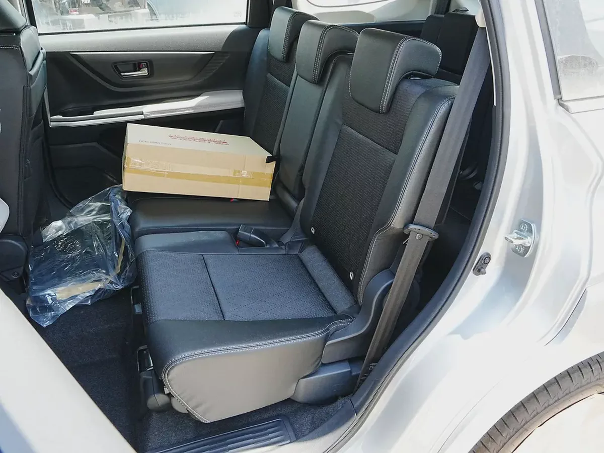 Brand New 2026 Toyota Veloz GX - GCC Specs - 7 Seater Family SUV-13-13