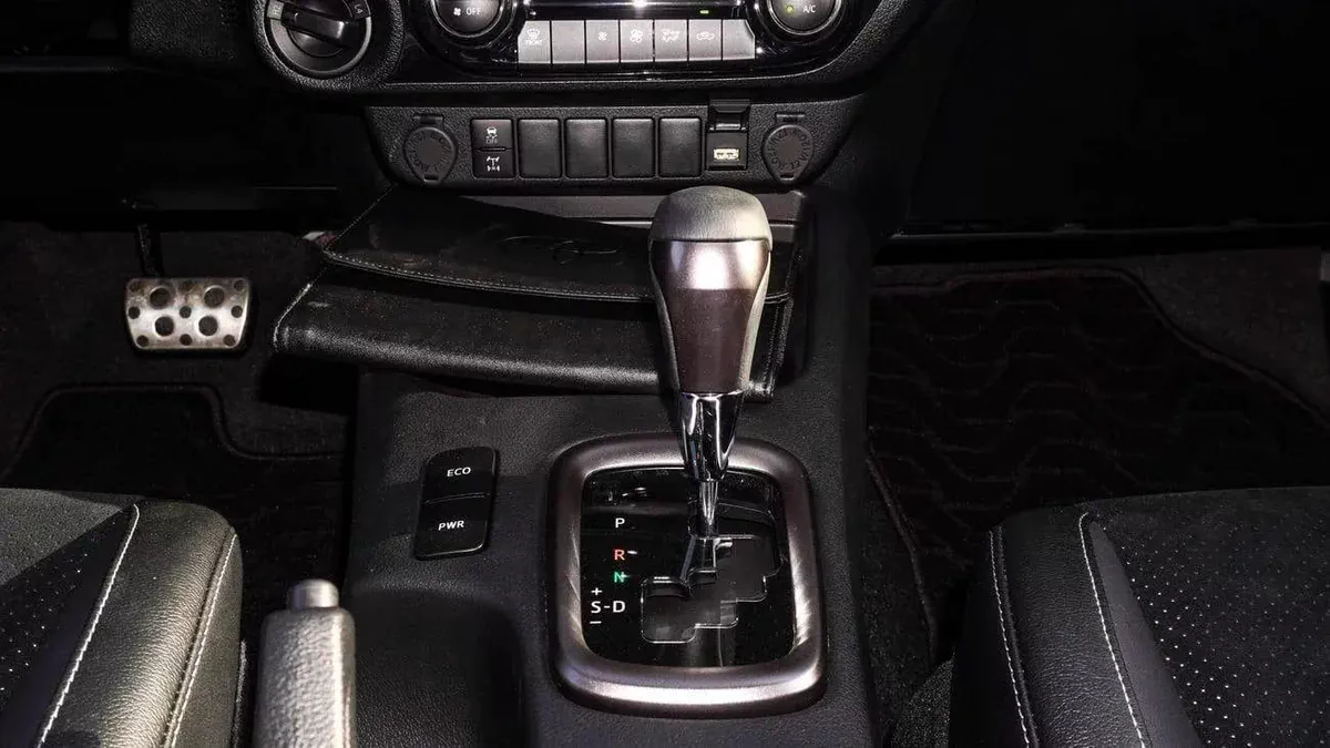 Toyota Hilux GR Sport 2.8L-8-0
