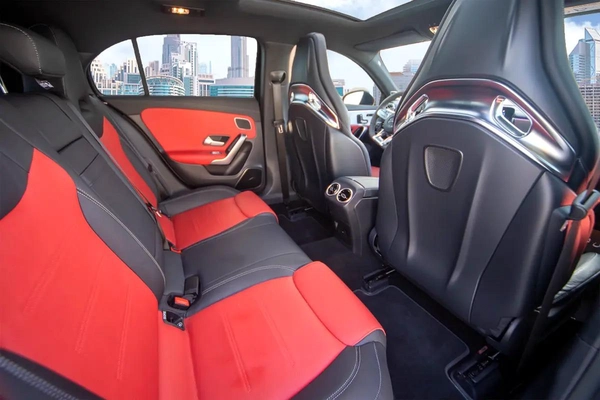 3,435 P.M | 0% DownPayment | Merc Warranty+Service | 4Matic+