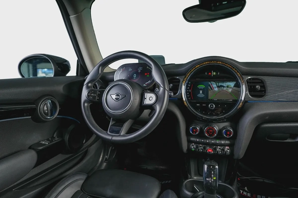 Mini Cooper S -Jubilee Edition- GCC-Mini Cooper Service History Available-Just Been Service-Special