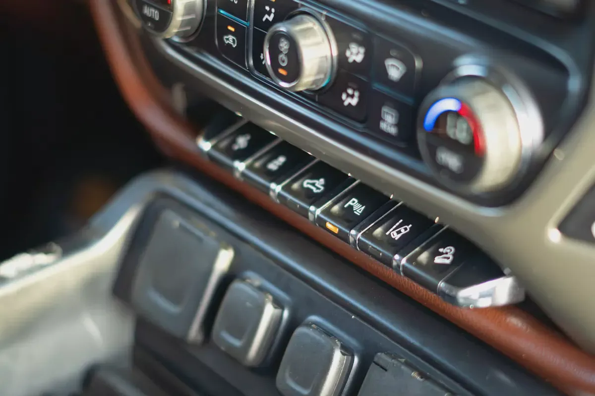2015 Chevrolet Silverado 1500 High Country | GCC Specs-14-14