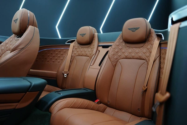 Bentley Continental GTC V8