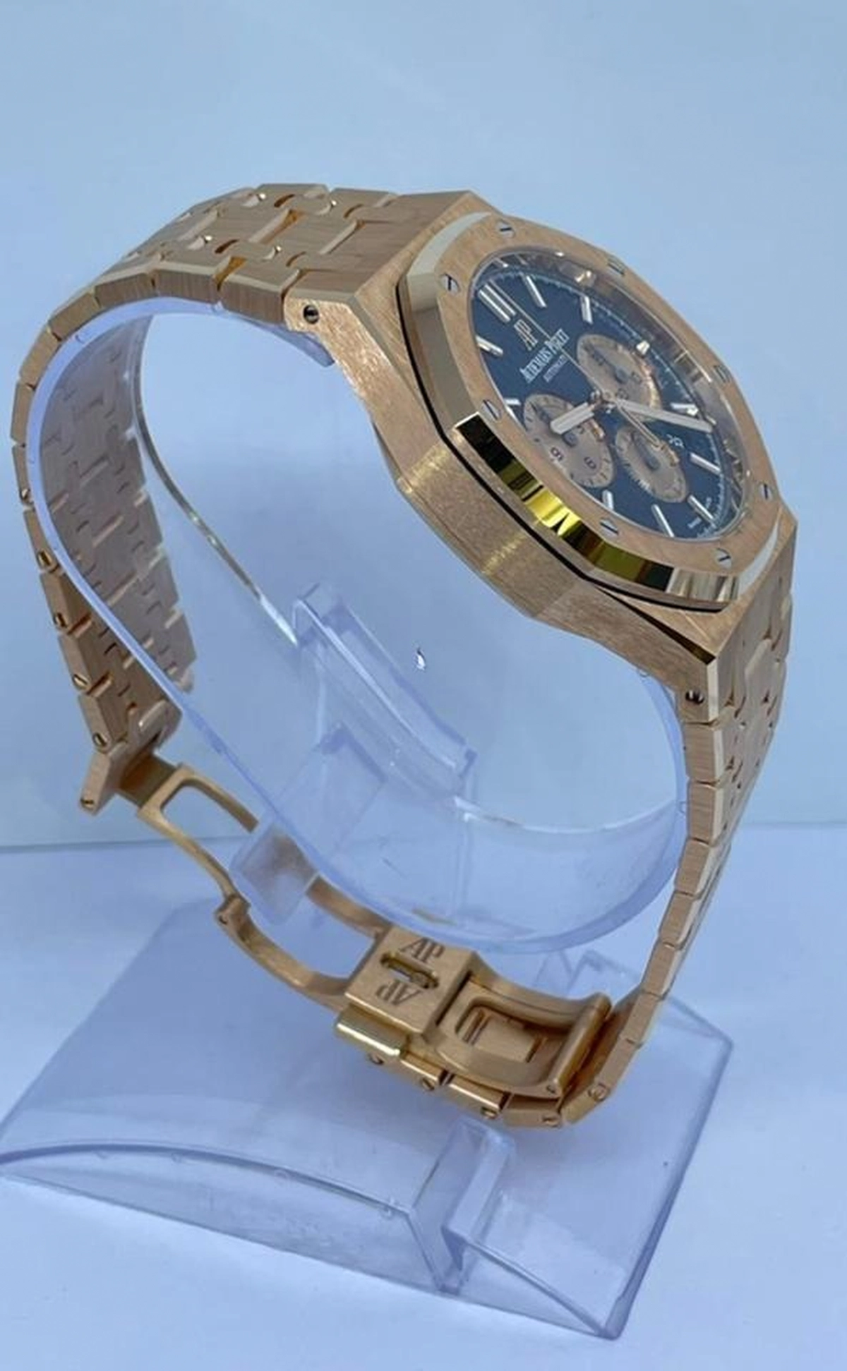 Audemars Piguet Royal Oak Chronograph | Full Gold with Blue Dial | Used (Very good) | Year of production 2020 (Approximation) | Original box | Original papers-1-1