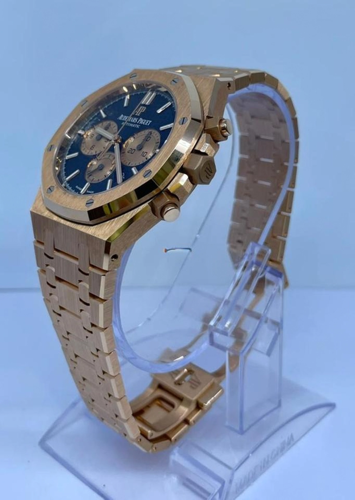 Audemars Piguet Royal Oak Chronograph | Full Gold with Blue Dial | Used (Very good) | Year of production 2020 (Approximation) | Original box | Original papers-2-2