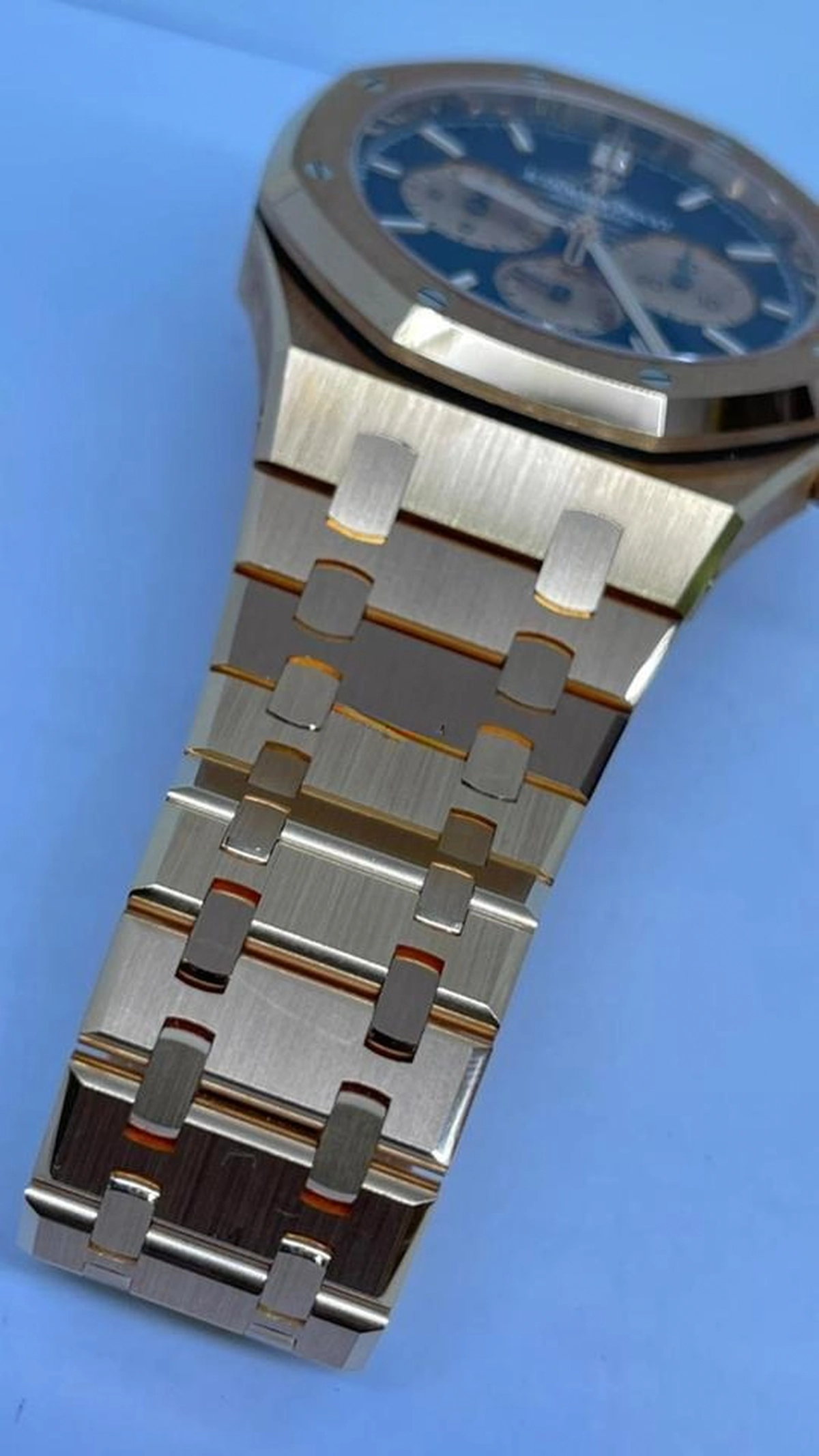 Audemars Piguet Royal Oak Chronograph | Full Gold with Blue Dial | Used (Very good) | Year of production 2020 (Approximation) | Original box | Original papers-3-3