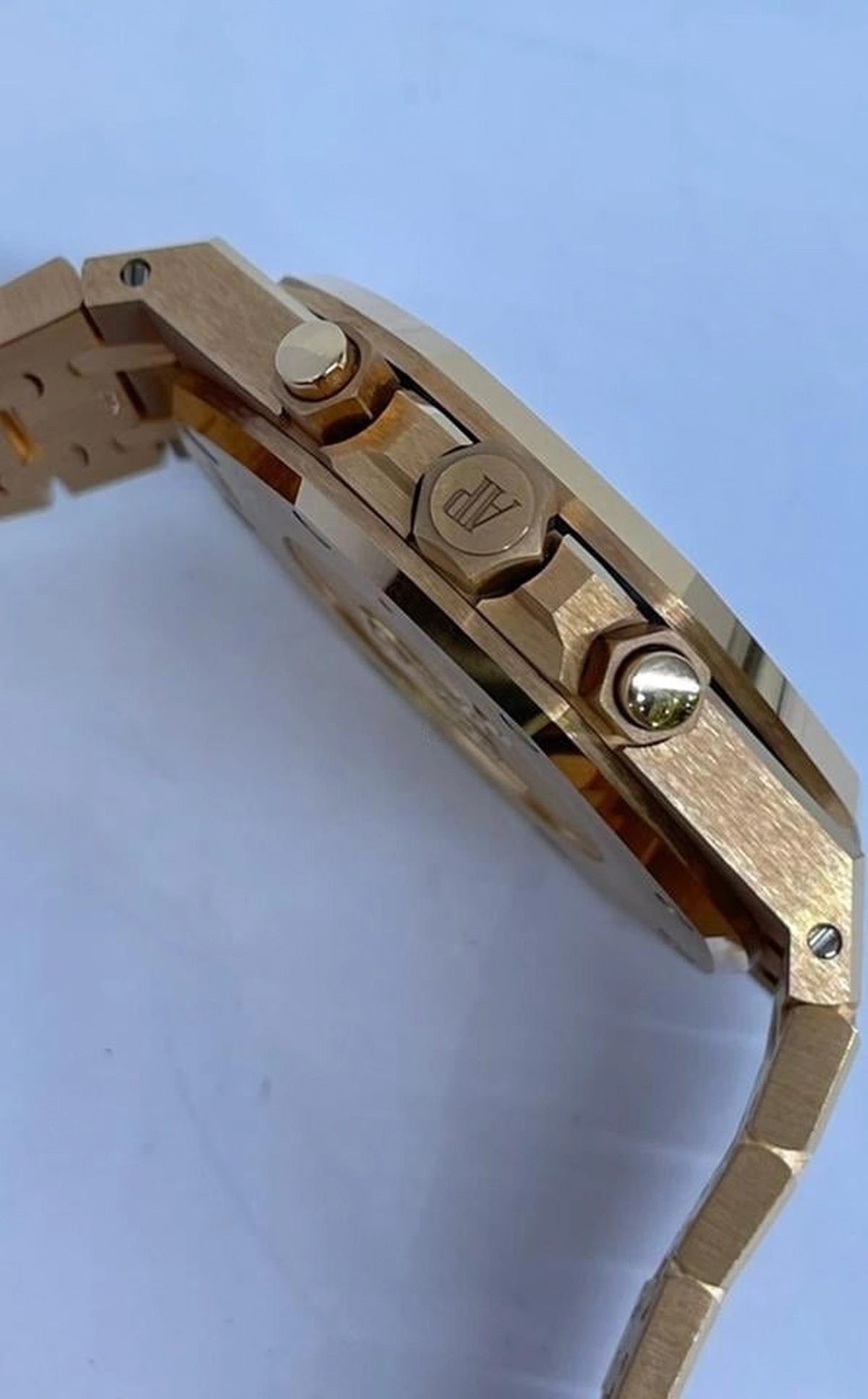 Audemars Piguet Royal Oak Chronograph | Full Gold with Blue Dial | Used (Very good) | Year of production 2020 (Approximation) | Original box | Original papers-4-4
