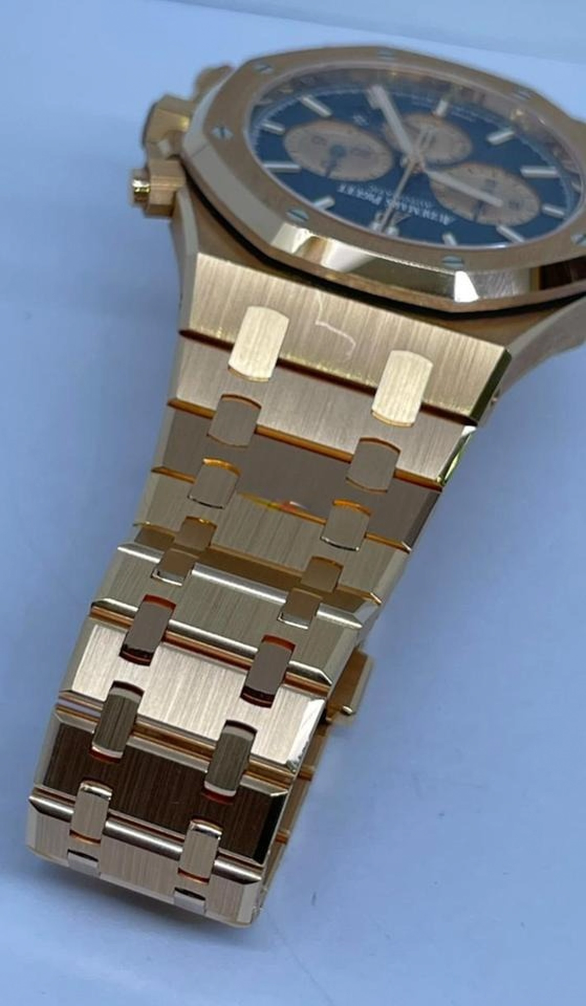 Audemars Piguet Royal Oak Chronograph | Full Gold with Blue Dial | Used (Very good) | Year of production 2020 (Approximation) | Original box | Original papers-5-5