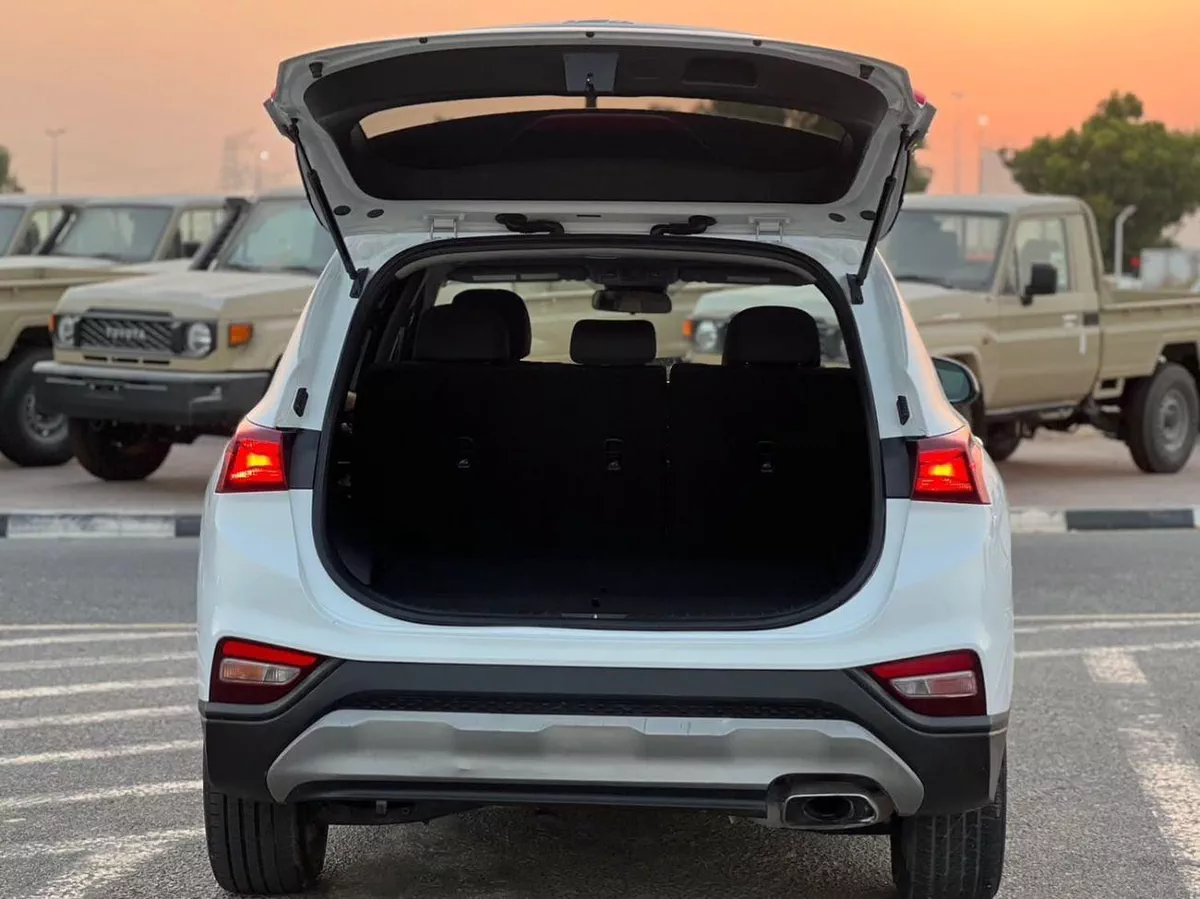 Hyundai Santa Fe 2020 Hyundai Santafe FE ,SE 2.4L V4 - Rear Camera & Sensor - AWD 4x4 --17-0