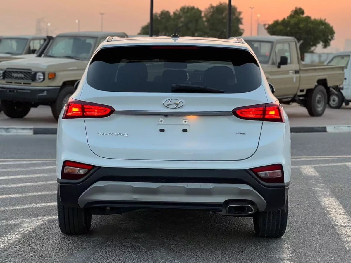 Hyundai Santa Fe 2020 Hyundai Santafe FE ,SE 2.4L V4 - Rear Camera & Sensor - AWD 4x4 --4-0