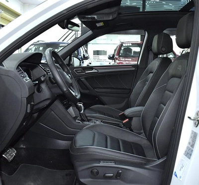 Volkswagen Tiguan R-Line 4Motion ( 2024 Model ) in White Color GCC Specs-3