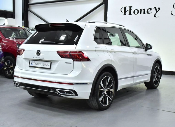 Volkswagen Tiguan R-Line 4Motion ( 2024 Model ) in White Color GCC Specs