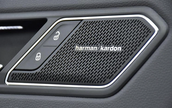Volkswagen Tiguan R-Line 4Motion ( 2024 Model ) in White Color GCC Specs