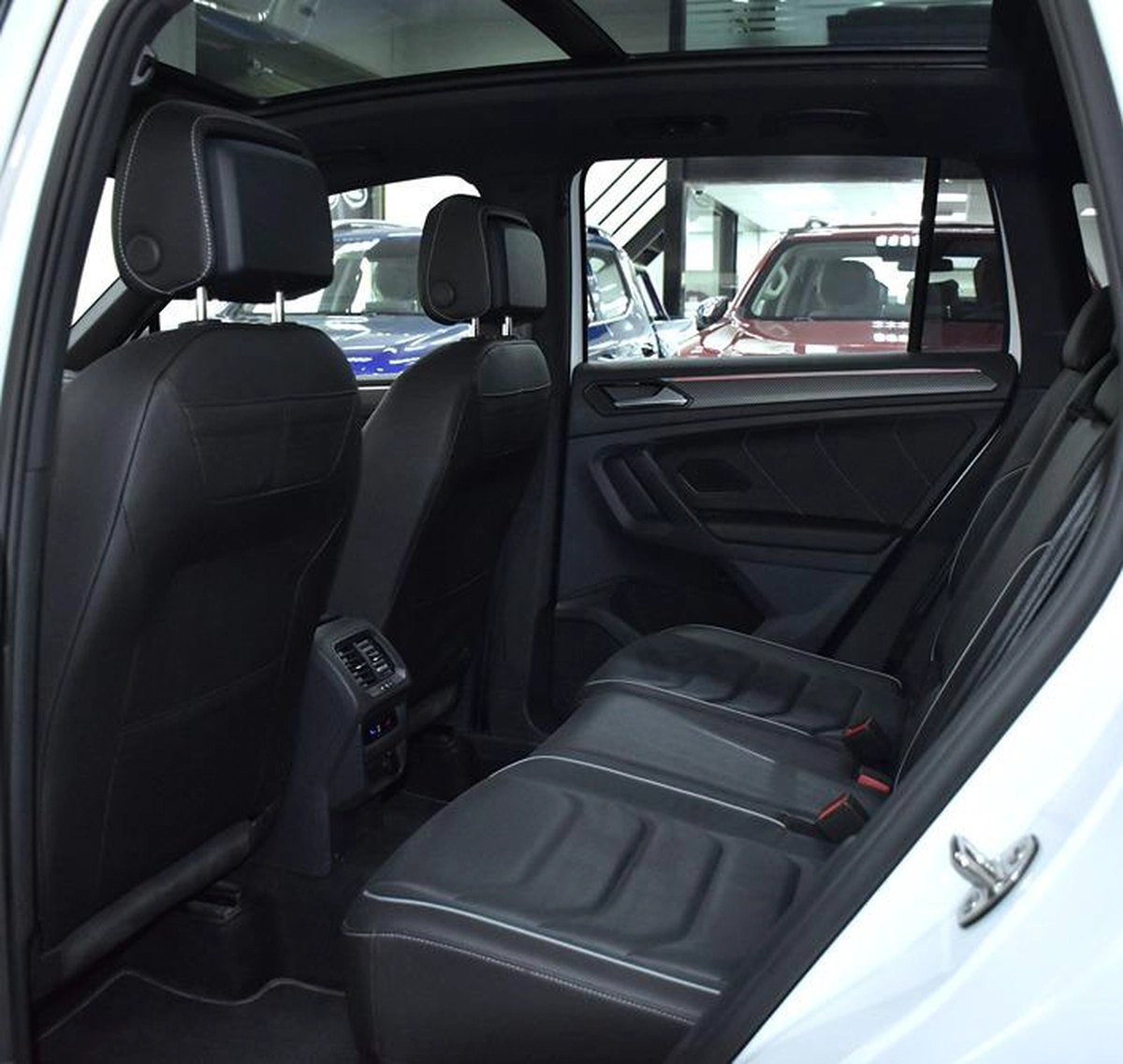 Volkswagen Tiguan R-Line 4Motion ( 2024 Model ) in White Color GCC Specs-8-8