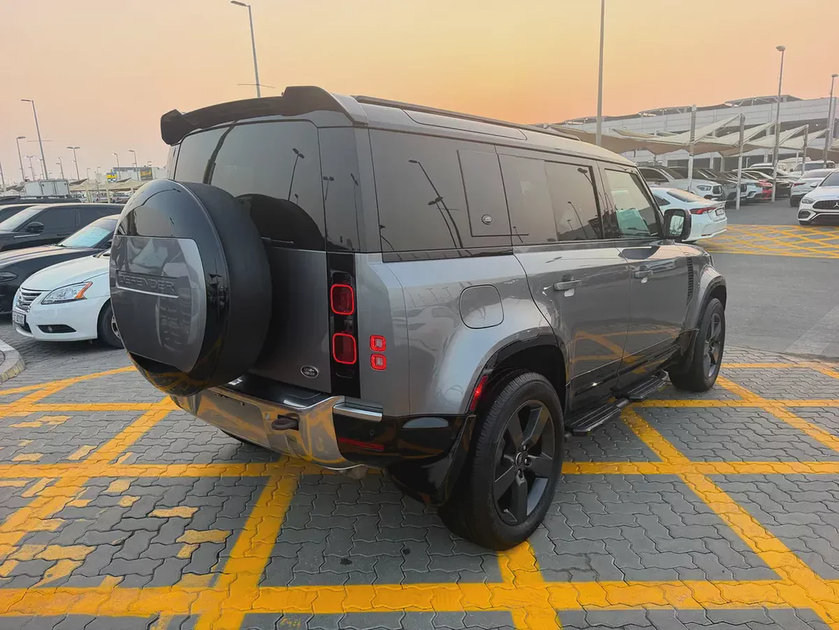 2023 Land Rover Defender 110 X-Dynamic SE P400-5-5