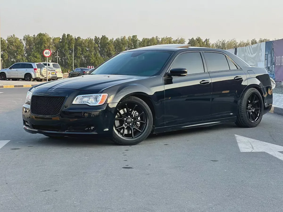 كرايسلر SRT مواصفات خليجية 2014 بحالة جيدة