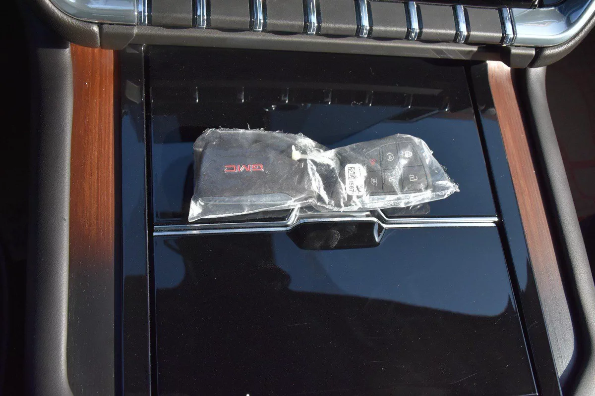 GMC YUKON DENALI 6.2 2025 | BLACK-19-19