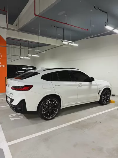 Pristine 2023 BMW X4 M40i | GCC Specs | Low Mileage | Warranty & Service-3