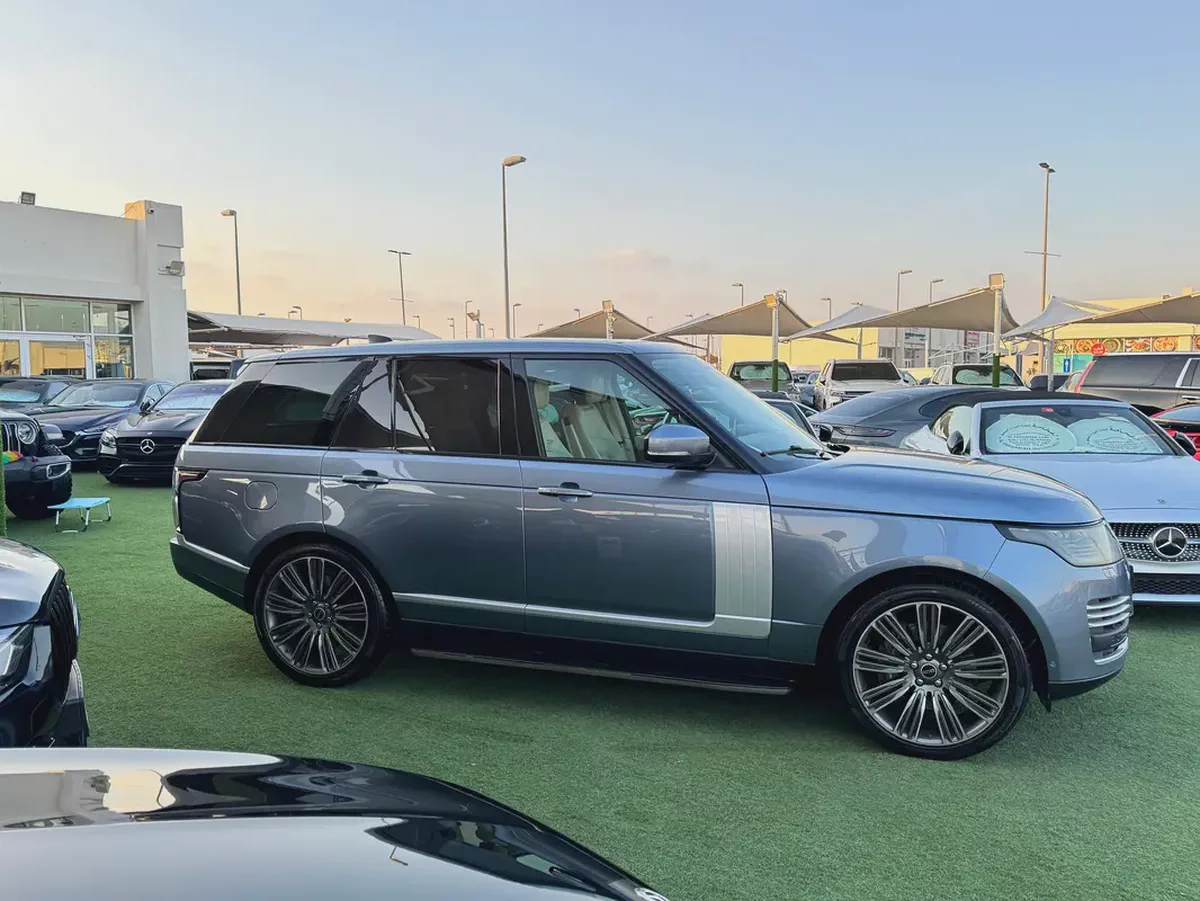 Land Rover Range Rover Vogue HSE 2018 - American Specs-1-1