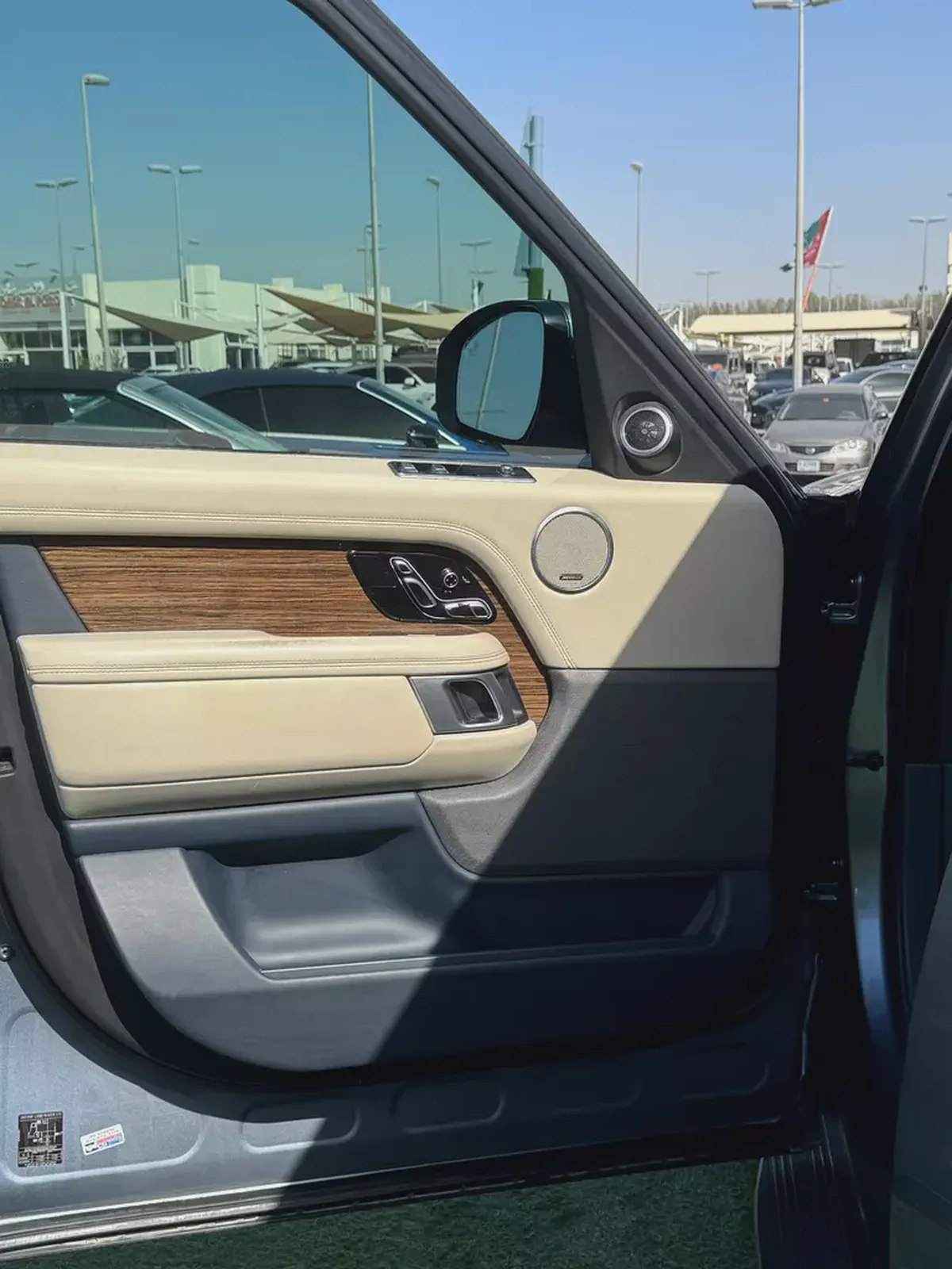 Land Rover Range Rover Vogue HSE 2018 - American Specs-6-6
