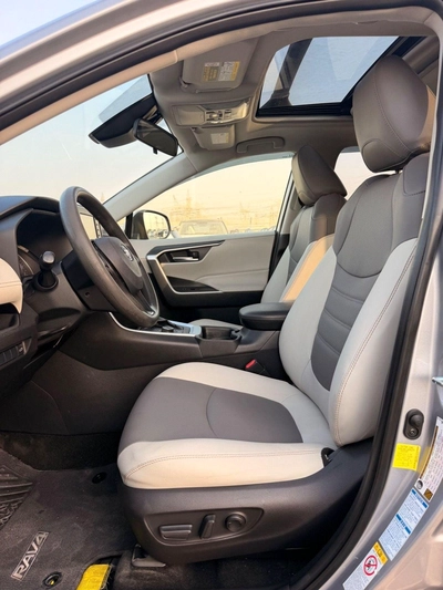 Toyota RAV4 Hybrid XLE 2.5L-5
