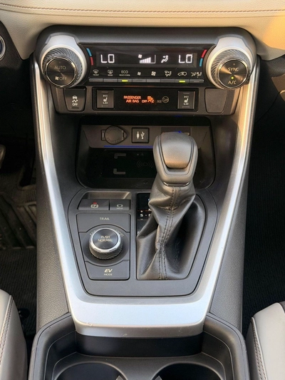 Toyota RAV4 Hybrid XLE 2.5L-10