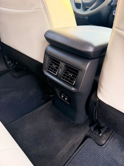 Toyota RAV4 Hybrid XLE 2.5L-17