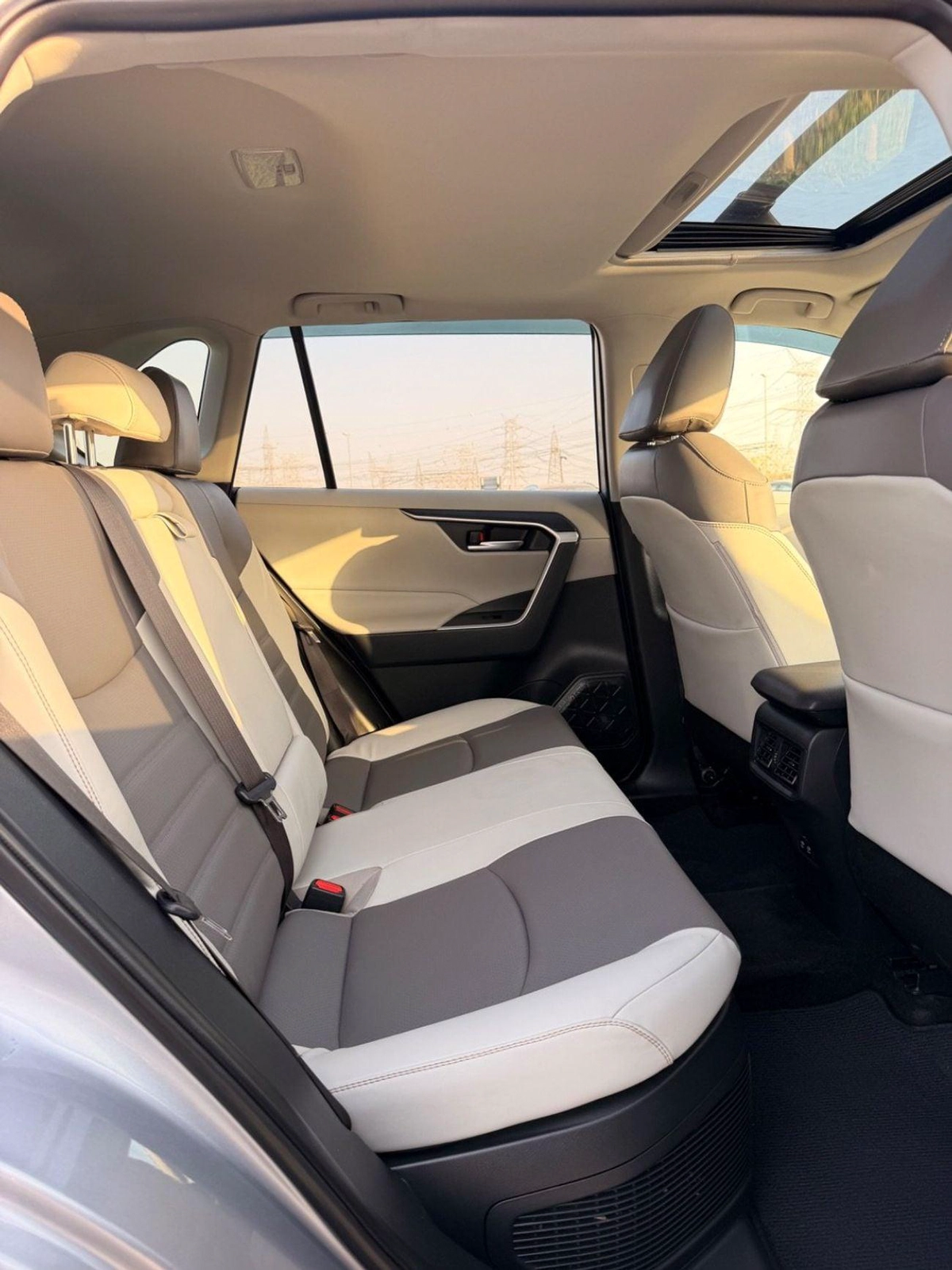 Toyota RAV4 Hybrid XLE 2.5L-14-14
