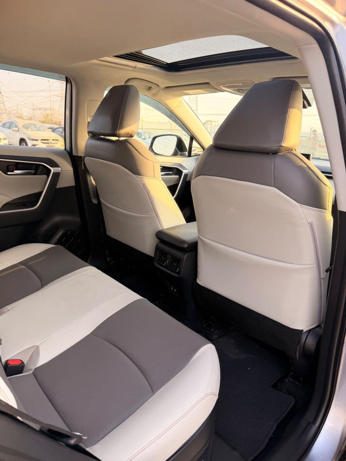 Toyota RAV4 Hybrid XLE 2.5L-16-16